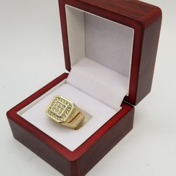 Mans Ring - Picture 3 of 3